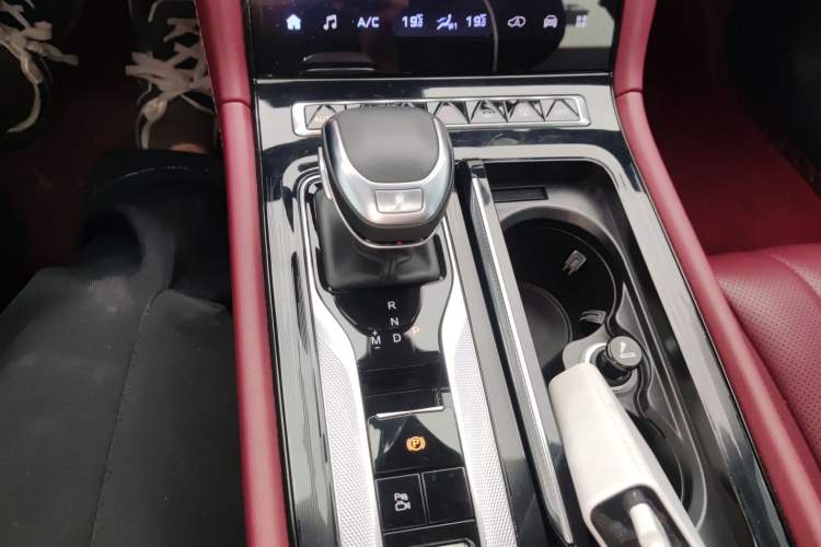 Used Hongqi H5 2024 2.0T Automatic Smart Connect Flagship Edition Gear Lever