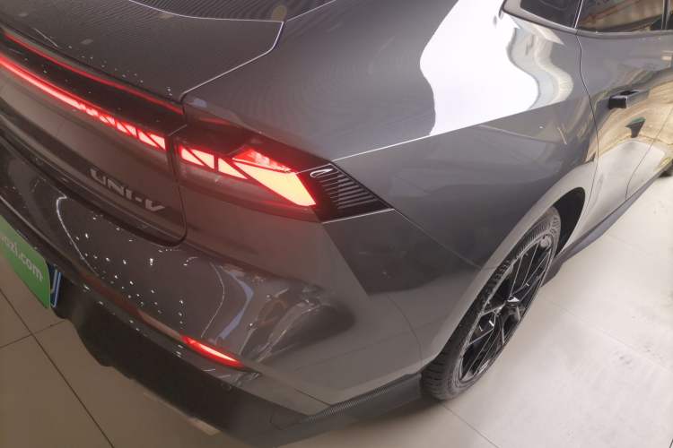 Used CHANGAN UNI-V 2024 1.5T Prestige Edition
