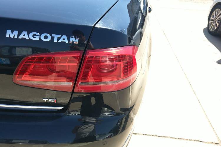 Used Volkswagen Magotan 2015 1.8TSI Prestige Model Exterior 3