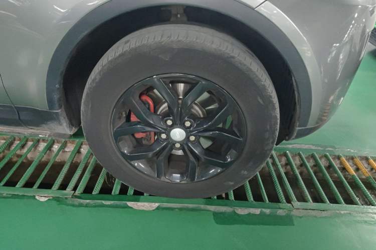 Used Land Rover Discovery 2017 3.0 SC V6 SE Right Front Wheel Hub