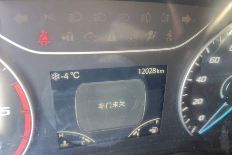 Used JMC Fushun 2023 2.0T Manual Short-Wheelbase Mid-Height Commercial Multi-Purpose 5-Seater Passenger Vehicle