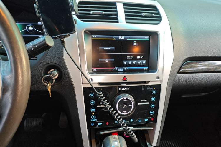 Used Ford Explorer 2013 3.5L Deluxe Model
