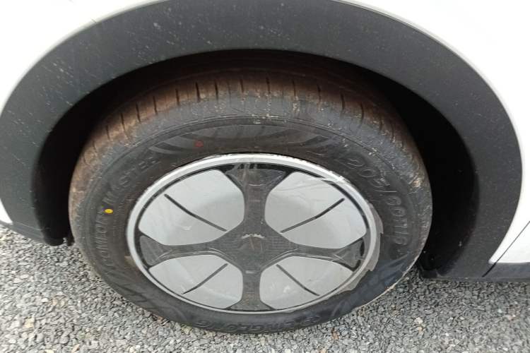 Used Geely Galaxy Geome 2026 Model 310km Youth Edition Left Front Wheel Hub