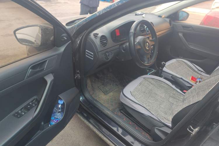 Used Volkswagen Jetta 2013 1.4L Manual Fashion Model