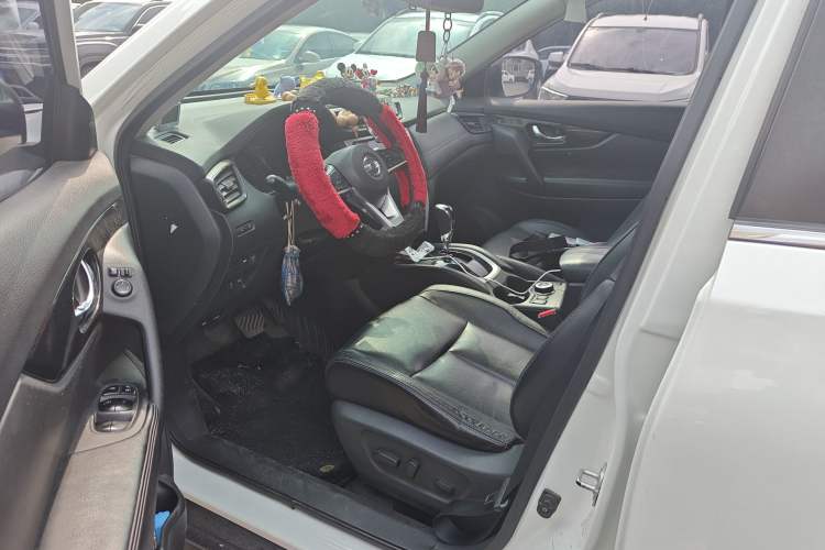 Used Nissan X-Trail 2017 2.5L CVT Luxury Edition 4WD Driver Seat