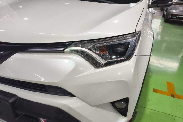 Used Toyota RAV4 2018 2.0L CVT Two-Wheel Drive Fashion X Edition