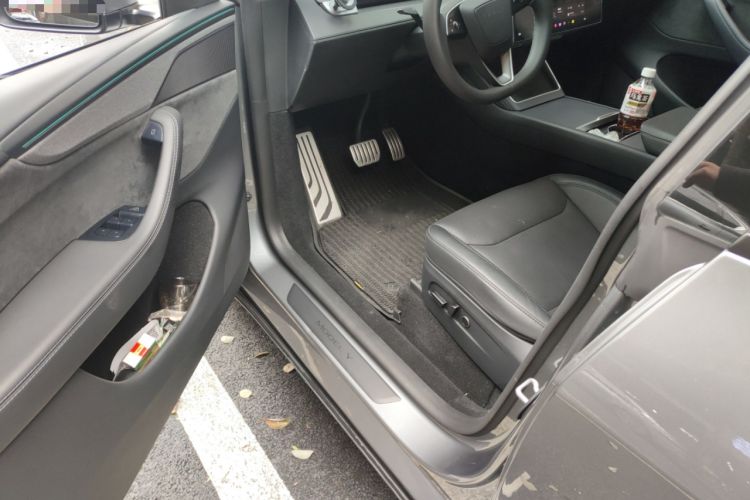 Used Tesla Model Y 2025 Long-Range All-Wheel-Drive Version