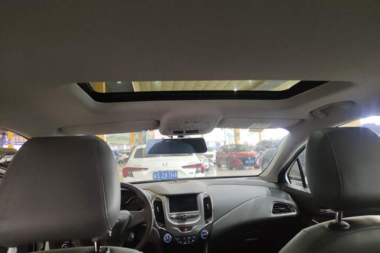 Used Chevrolet Cruze 2018 320 Automatic Pioneer Sunroof Edition Headliner