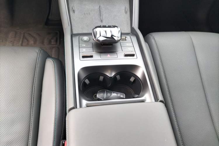 Used BYD Qin L 2025 DM-i Smart Drive 120KM Superior Model Gear Lever