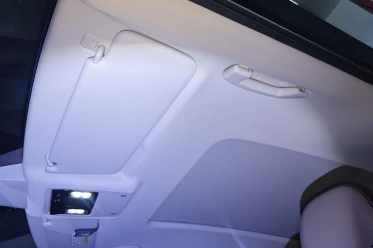 Used Volkswagen Viloran 2024 380TSI Luxury Edition Headliner