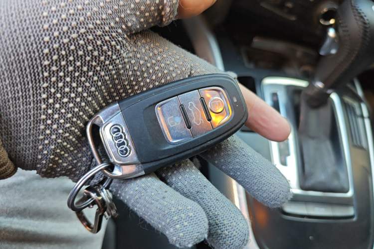 Used Audi A4L 2012 2.0 TFSI automatic standard version Vehicle Key