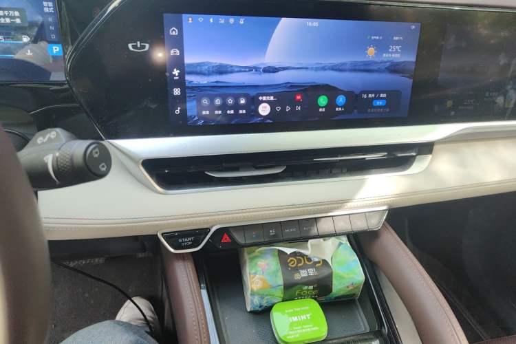 Used Geely Auto Monjaro L 2021 2.0TD DCT EVO Two-Wheel Drive Prestige Version Audio And AC Panel