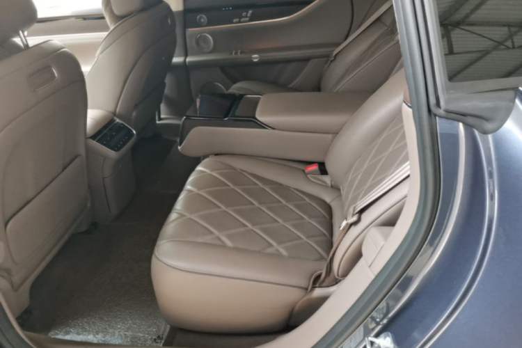 Used Hima Stelato S9 2025 Extended-Range Ultra Left Rear Seat