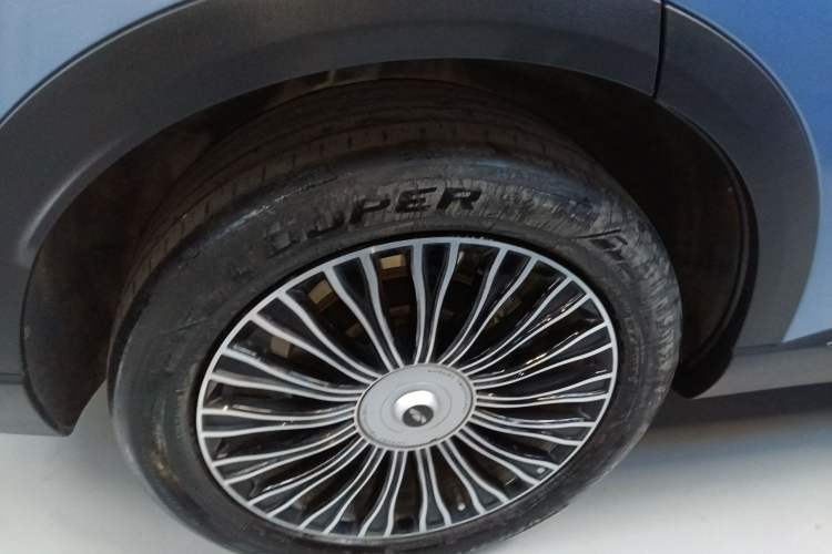 Used Fengyun T9 2024 120 Long-Range Flagship Version 7 Seats Ternary Lithium Right Rear Wheel Hub