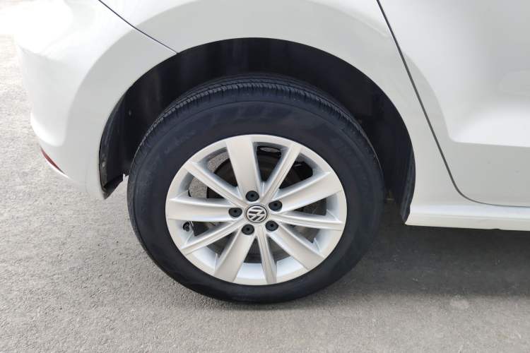 Used Volkswagen Polo 2014 1.4L Automatic Comfort Edition Right Rear Wheel Hub