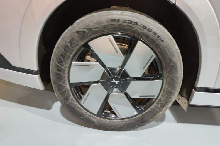 Used XPeng X9 2024 610 Long-Range Pro Exterior 5