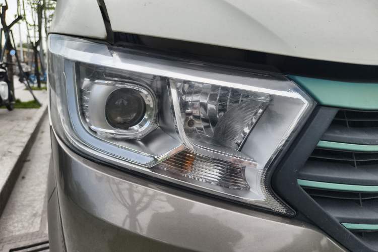 Used CHANGAN KUAYUE Xing V5 EV 2021 Luxury 6-Seater Passenger Bus with Lingdian System
