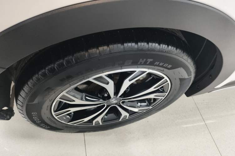 Used Hyundai Santa Fe 2017 2.4L Automatic Two-Wheel Drive Smart Version 5 Seats Left Front Wheel Hub