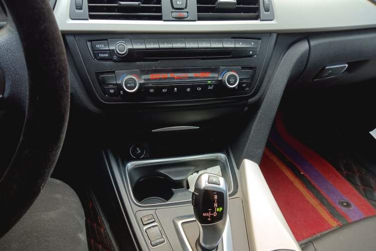 Used BMW 3 Series 2015 320Li Luxury Edition Fashion Model Audio And AC Panel