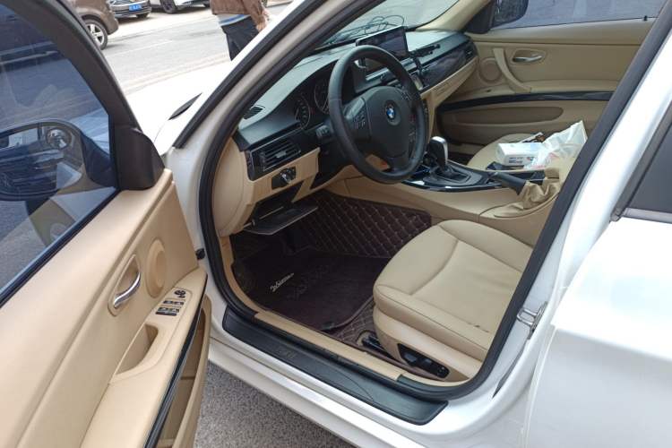 Used BMW 3 Series 2012 318i Leading Model
