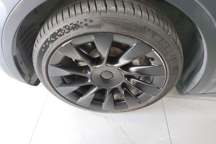 Used Tesla Model Y 2021 Long-Range All-Wheel-Drive Version
