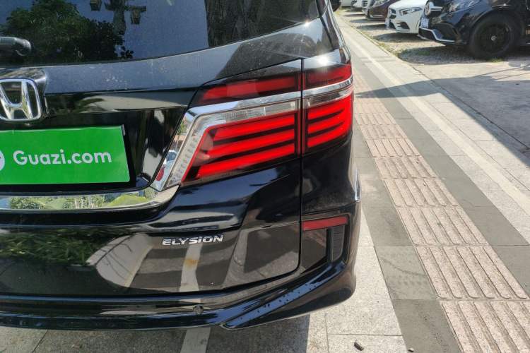 Used Honda Elysion 2016 2.4L Supreme Edition
