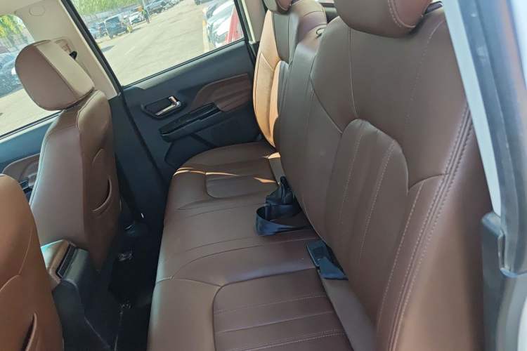 Used Great Wall Wingle 6 2017 2.4L Gasoline 4x4 Elite Version 4G69 Left Rear Seat