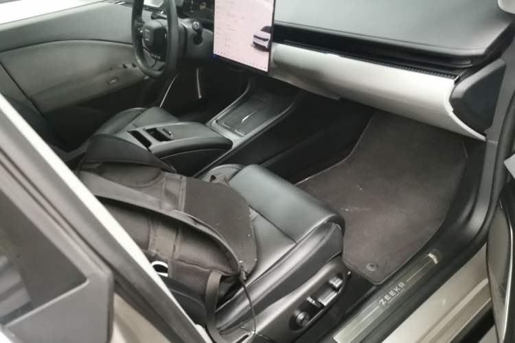 Used Zeekr 007 2024 Rear-Drive Enhanced Version 75 kWh
