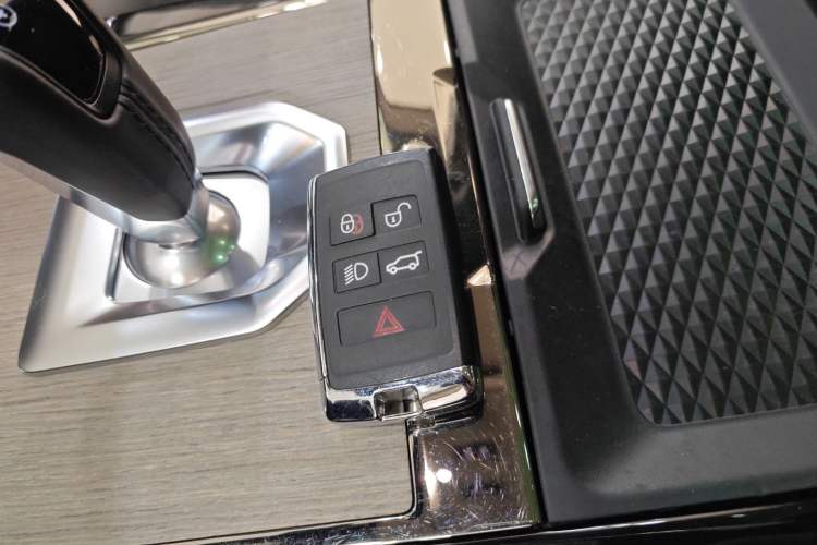 Used Land Rover Range Rover Evoque 2021 Range Rover Velar 249 PS R-Dynamic S Performance Edition