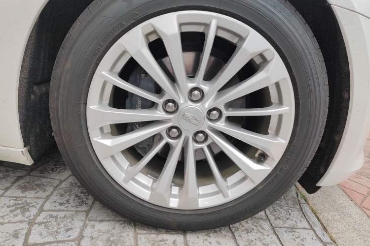 Used Cadillac CT6 2017 28T Luxury Model Right Front Wheel Hub