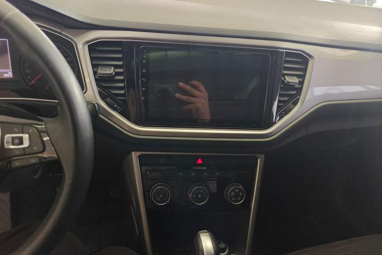 Used Volkswagen T-ROC 2018 230TSI DSG Two-Wheel Drive Advanced Version China V Standard Audio And AC Panel