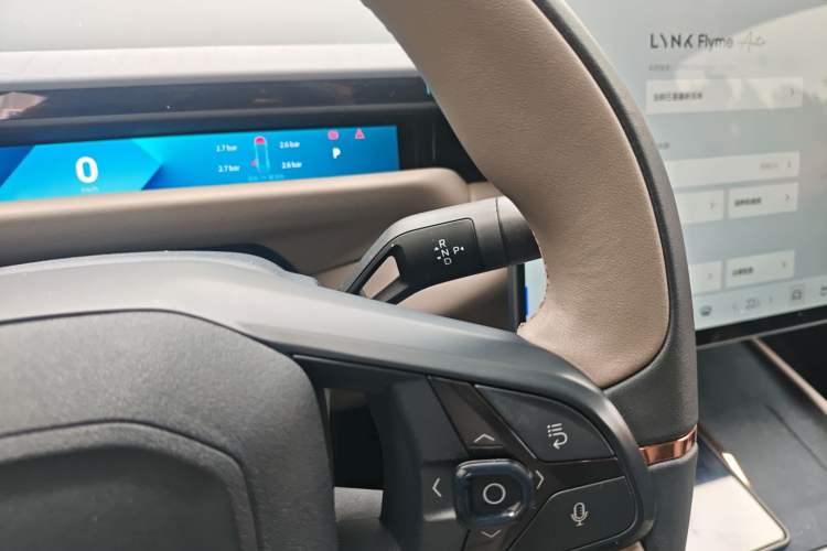 Used Lynk & Co Z10 2025 95 kWh 766 km Range Rear-Wheel Drive Max
