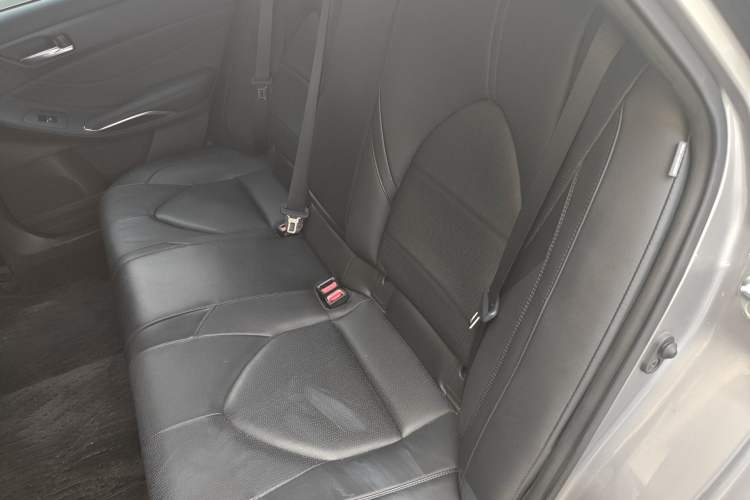 Used Toyota Avalon 2019 Dual-Engine 2.5L Luxury Edition China VI Standard
