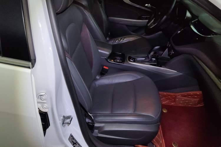 Used Chevrolet Malibu 2018 530T Automatic Luxury Edition Right Front Seat