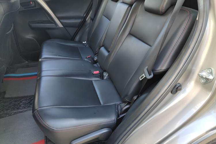 Used Toyota RAV4 2015 2.0L CVT Two-Wheel Drive Fashion Edition
