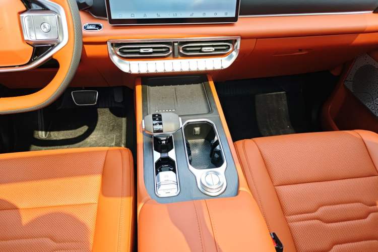 Used Dongfeng Zhengzhou Nissan Z9 2025 GT 2.3T Automatic Diesel 4x4 Smart Edition Gear Lever