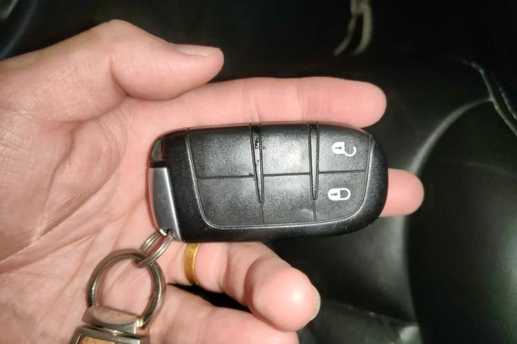 Used Dodge Journey 2013 2.4L Two-Wheel Drive Luxury Version
