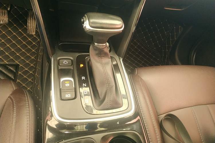 Used GAC Trumpchi GS4 2018 235T Automatic Two-Wheel Drive Luxury Smart Connectivity Millionth Anniversary Edition Gear Lever