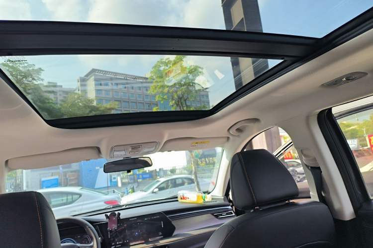 Used CHANGAN OSHAN X7 PLUS 2023 Enjoy Edition 1.5T Automatic Prestige 7-Seater Headliner