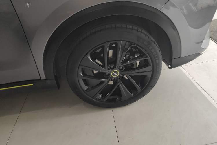 Used Roewe RX5 2020 PLUS 300TGI Automatic Ali National Style Luxury Edition Right Front Wheel Hub