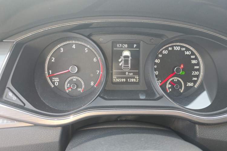 Used Volkswagen Passat 2017 330TSI DSG Luxury Edition Odometer Close Up