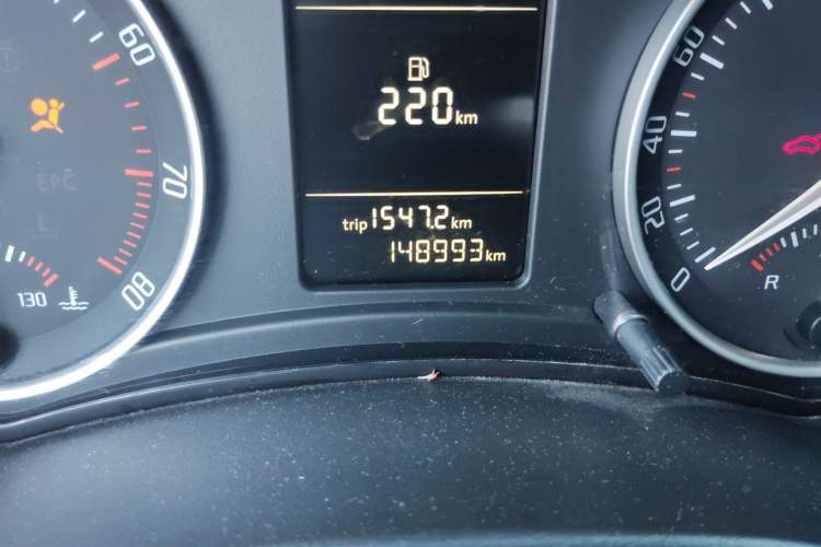 Used Skoda Octavia 2014 1.6L Automatic Yijun Edition Odometer Close Up