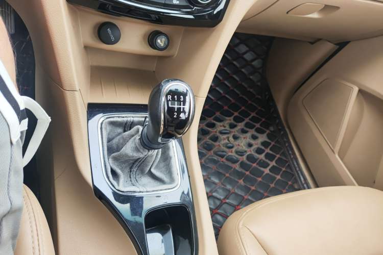 Used Baojun 730 2016 1.5T Manual Luxury Edition 7 Seats