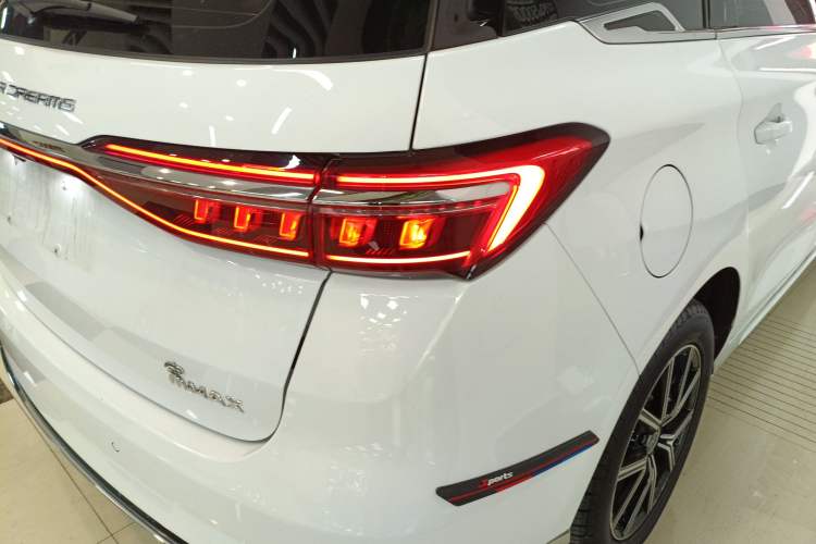 Used BYD Song MAX New Energy 2022 DM-i 105KM Executive Edition Right Rear Taillight