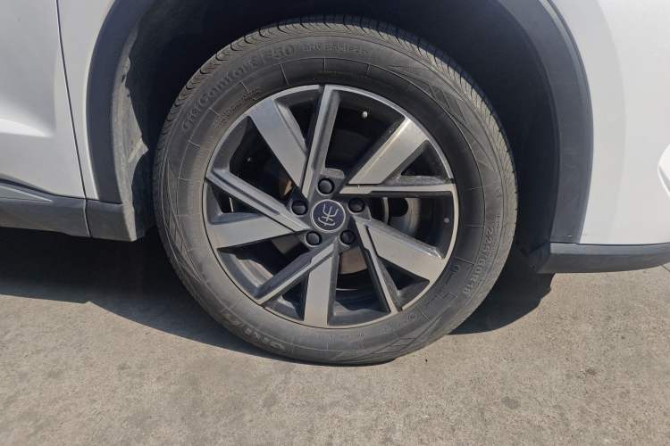 Used BYD Song Pro New Energy 2023 Champion Edition DM-i 71KM Beyond Model Right Front Wheel Hub