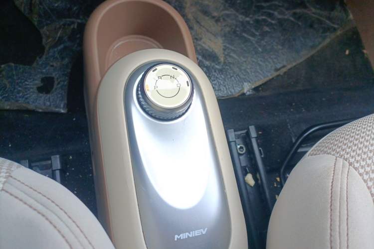 Used Wuling Hongguang MINIEV 2025 Four-Door Version Premium Edition Gear Lever