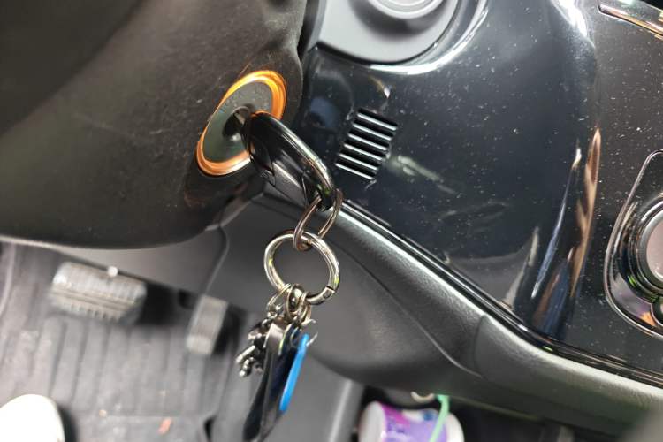 Used Mitsubishi Outlander 2013 2.0L Two-Wheel Drive Sport Navigation Version 5 Seats