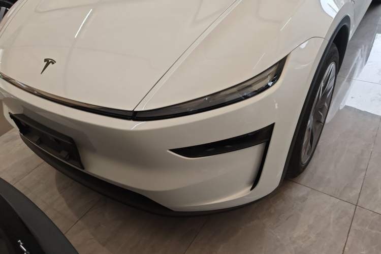 Used Tesla Model Y L 2025 Model Long-Range All-Wheel-Drive Version
