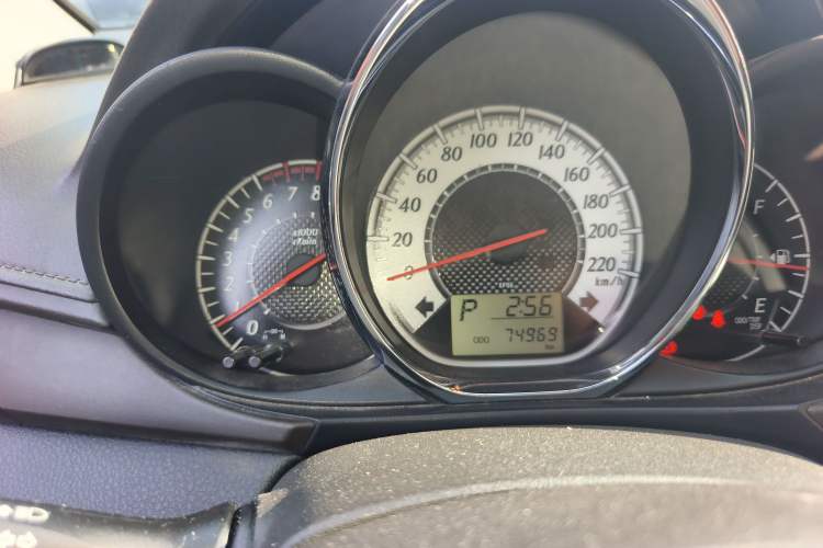 Used Toyota YARiS L Zhi Xuan 2015 1.5G Automatic Orange Limited Edition
