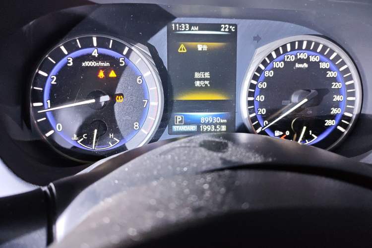 Used Infiniti Q50 2014 2.0T Comfort Edition Odometer Close Up